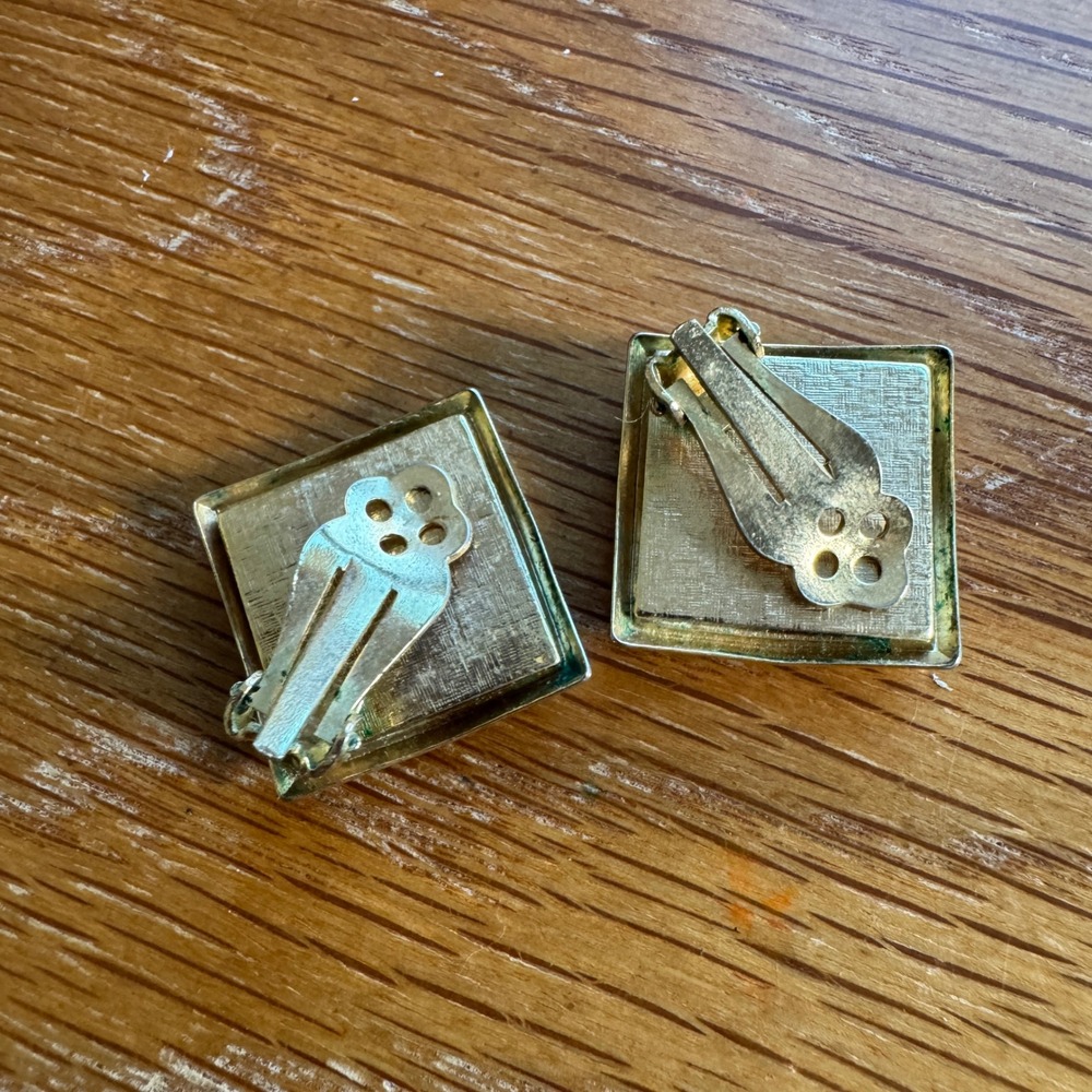 Vintage Gold‎ Tone Etched Square Clip On Earrings Metal Silver Accent MCM - Picture 2 of 4